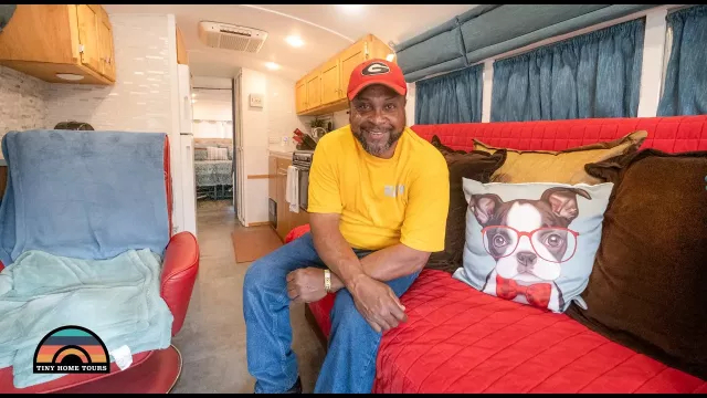 Navy Veteran Builds School Bus Tiny House for his Family's Adventures