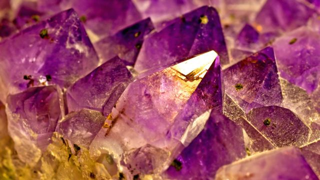 CRYSTALS: THE TRUTH BEHIND THEIR POWER & HOW THEY WORK